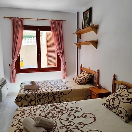 Cozy Retreat With Terrace And Balcony Access アパート トレビエハ