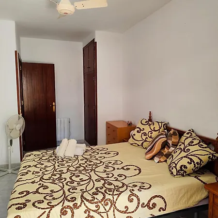 Cozy Retreat With Terrace And Balcony Access アパート *