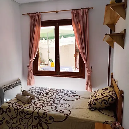 アパート Private Garden Patio & Balcony 2-bedroom トレビエハ