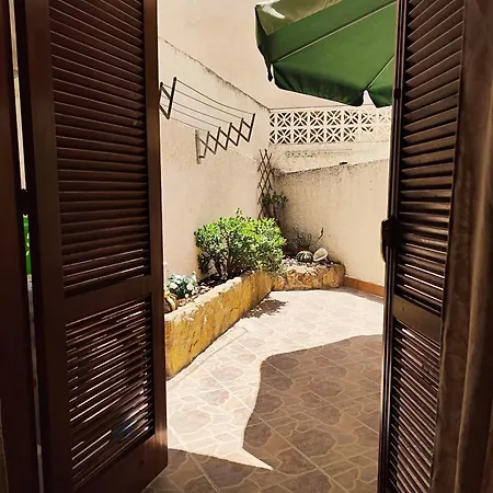 Private Garden Patio & Balcony 2-bedroom アパート