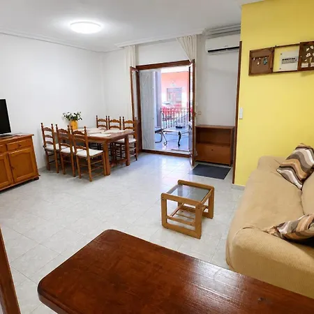 Private Garden Patio & Balcony 2-bedroom Apartment Torrevieja