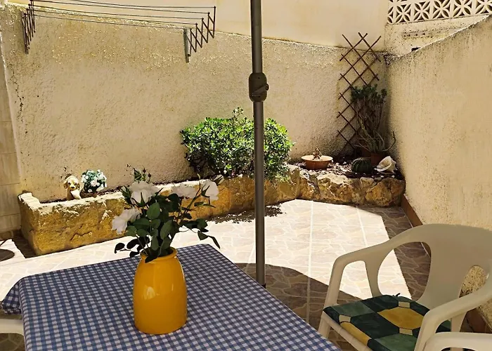 Cozy Retreat With Terrace And Balcony Access